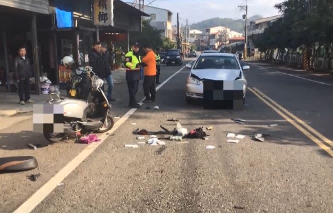 為何會逆向撞上自小客車，警方還要再調查了解。（圖／東森新聞）