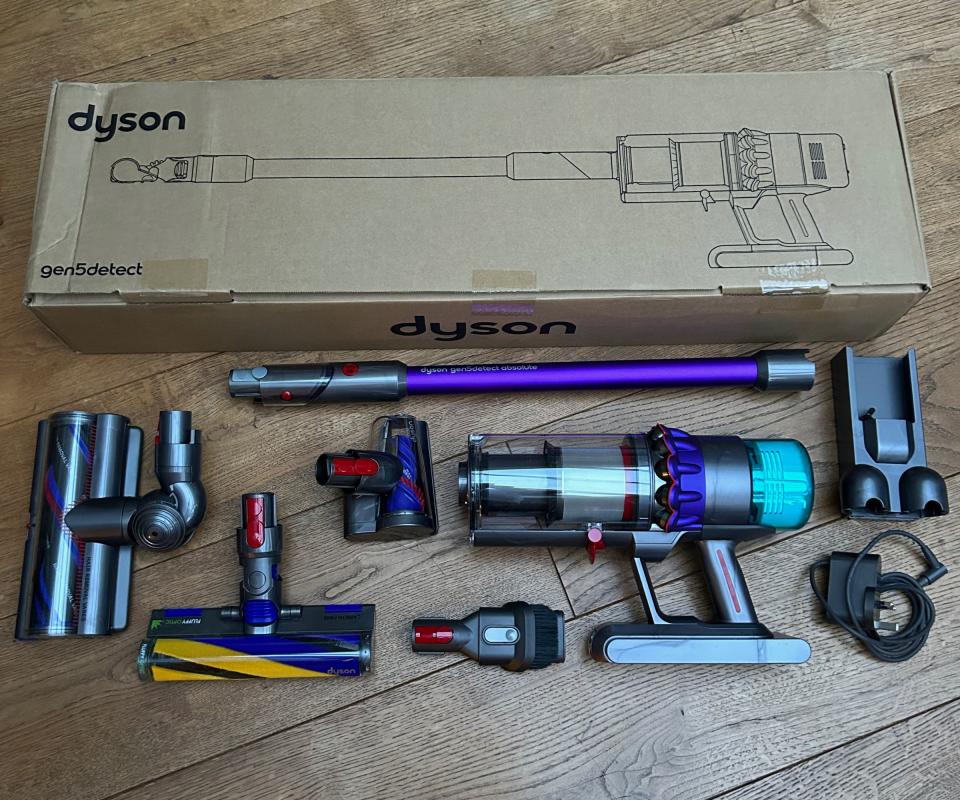 Unboxing the Dyson Gen5detect