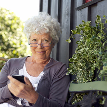 Senior-woman-using-mobile-phone_web