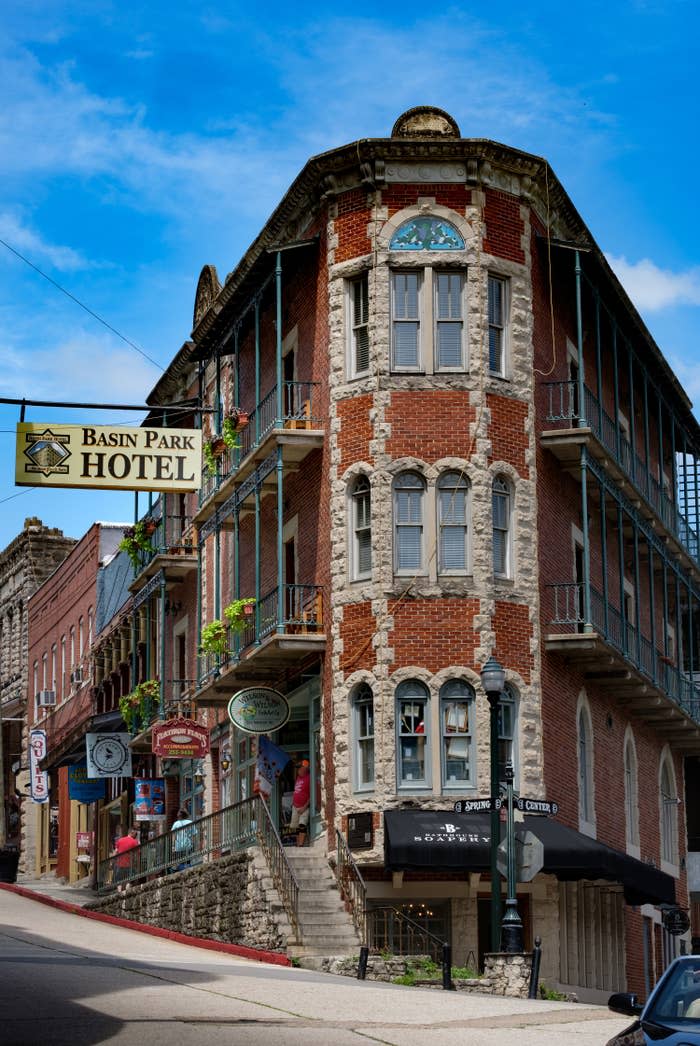 A closeup of one of Eureka Spring's winding streets and a Victorian building