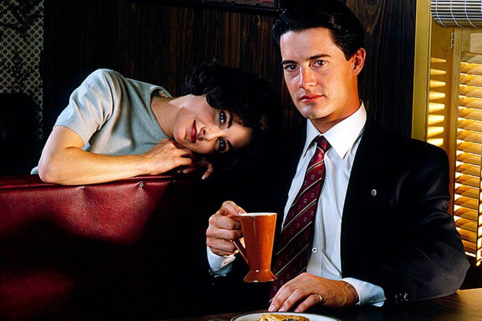 Kyle Machlachan as Agent Cooper and Sherilyn Fenn as Audrey Horne in the old series of Twin Peaks