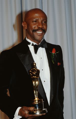 <p>Bill Nation/Sygma via Getty</p> Louis Gossett Jr, wins an Oscar
