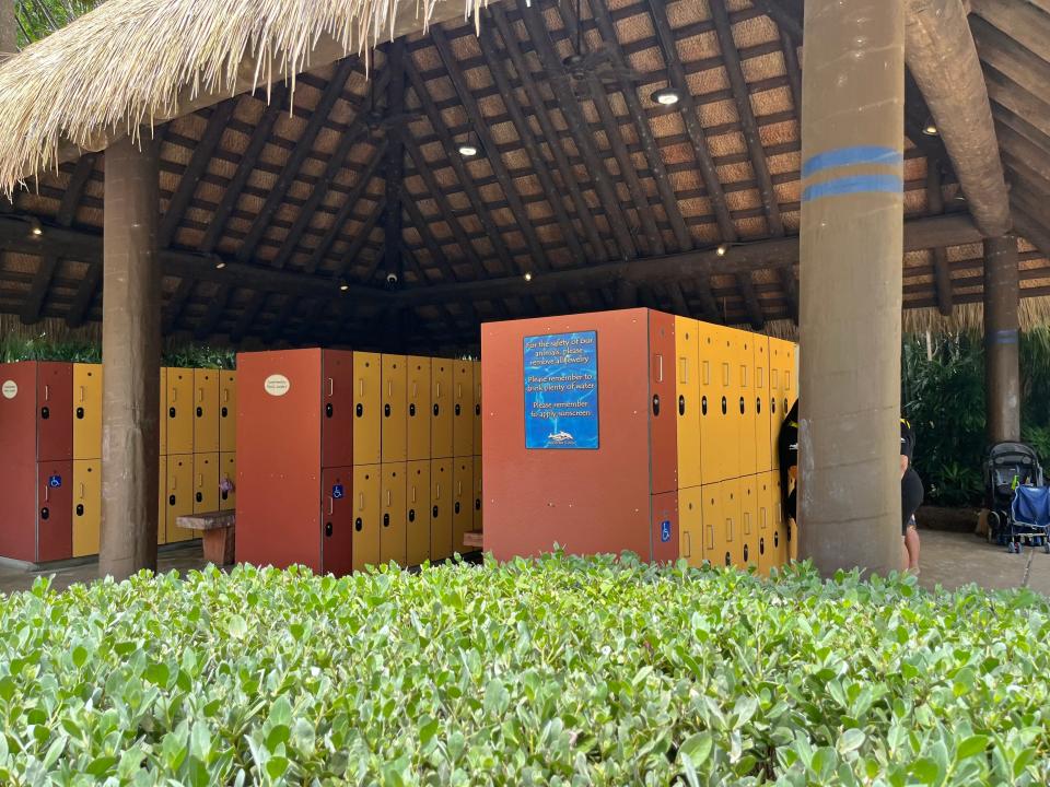 locker area at discovery cove in orlando