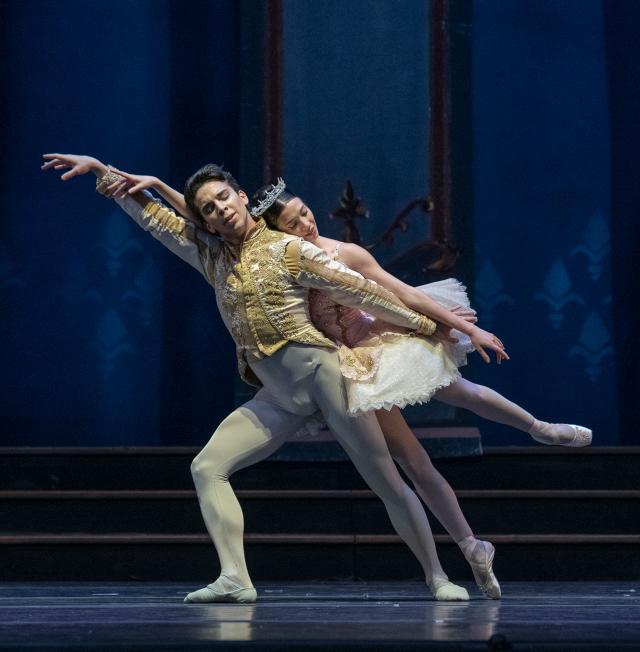 La Cenicienta en el Teatro Colón: cuando el ballet le saca partido al amor  y al humor