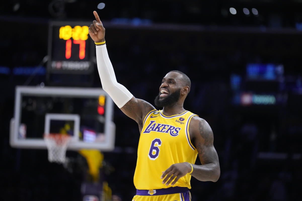 LeBron James, Lakers survive chaotic 4th quarter to beat Timberwolves in OT of play-in matchup
