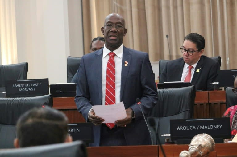 El primer ministro Keith Rowley habla ante el Parlamento de Trinidad y Tobago, el 3 de julio de 2024 en Puerto España, la capital del país caribeño (.)