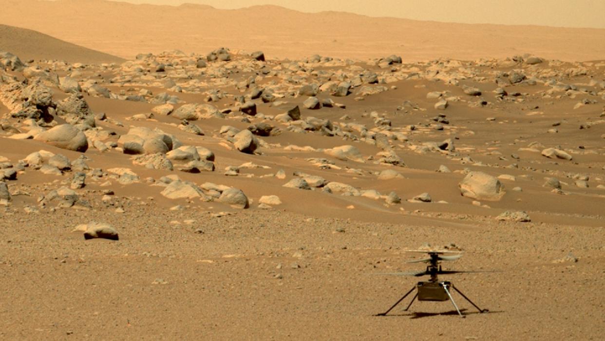  A photo of Ingenuity on the Martian surface. 