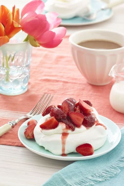 Pavlovas With Strawberries and Cream