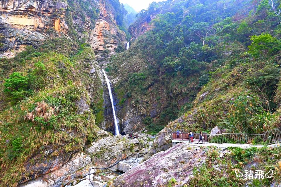 南投深山秘境「雙龍瀑布彩虹吊橋」