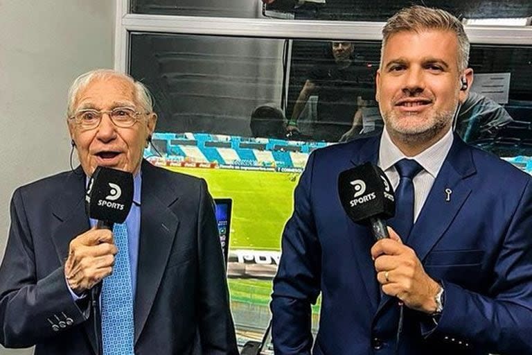 Enrique Macaya Márquez volvió a comentar un partido de fútbol por televisión, algo que no hacía desde la final del Mundial Rusia 2018; compartió con Gustavo Kuffner la cabina de transmisión de Racing 3 vs. Bragantino 0 por la Copa Sudamericana.