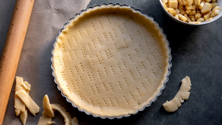 pie crust dough in pie plate