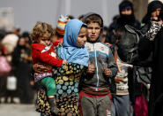 <p>Displaced Iraqis flee their homes, while Iraqi forces battle with Islamic State militants in western Mosul, Iraq, Feb. 28, 2017. (Zohra Bensemra/Reuters) </p>