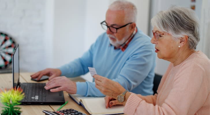 Couple calculating their social security benefits