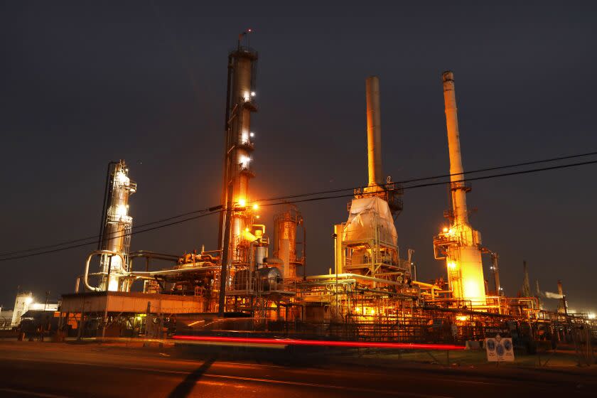 Lamont, California-Sept. 13, 2021-Kern Oil & Refining Company located in Lamont, California is an independent refinery which has been operating continuously since 1934. View of the refinery taken on Sept. 13, 2021. (Carolyn Cole / Los Angeles Times)
