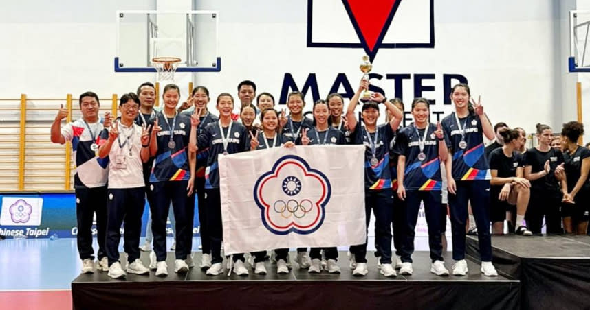 台中市東山高中女排隊代表參加2024世界中學生排球錦標賽，最終獲得亞軍。（圖／高中體總提供）
