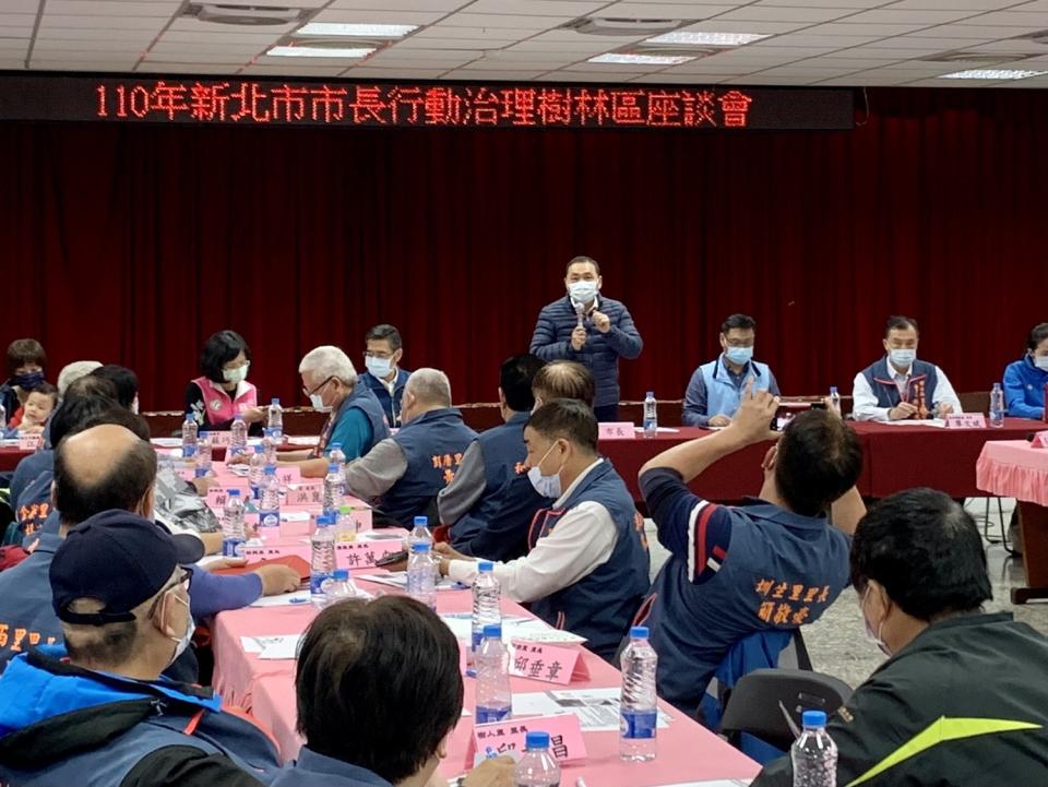 侯友宜主持樹林區110年市長行動治理座談會議。   圖：新北民政局提供