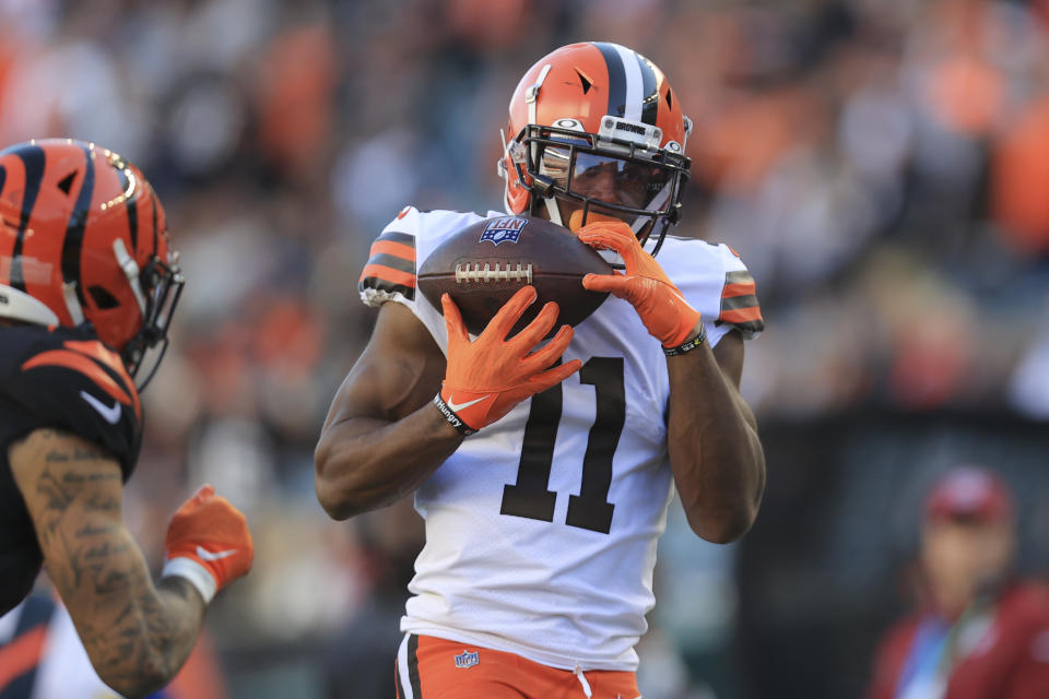 Cleveland Browns' Donovan Peoples-Jones (11) makes a catch against Cincinnati Bengals' Eli Apple (20) during the second half of an NFL football game, Sunday, Nov. 7, 2021, in Cincinnati. (AP Photo/Aaron Doster)