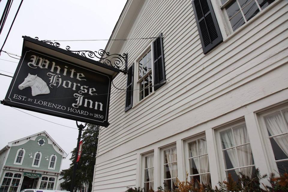 Michigan: The White Horse Inn