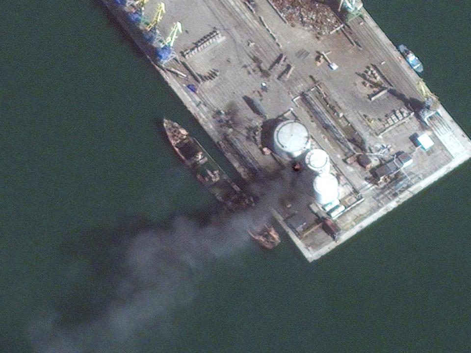Russian landing ship attack burning Berdyansk Ukraine