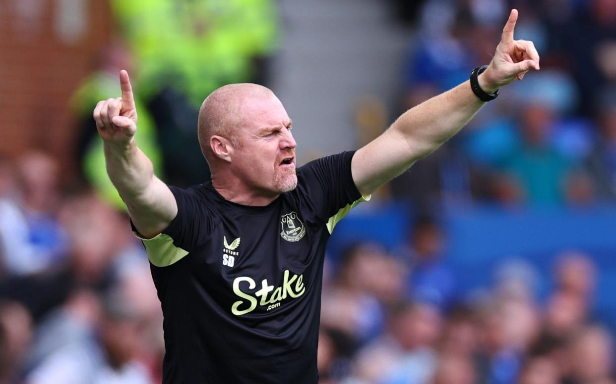 Sean Dyche on the touchline during Everton