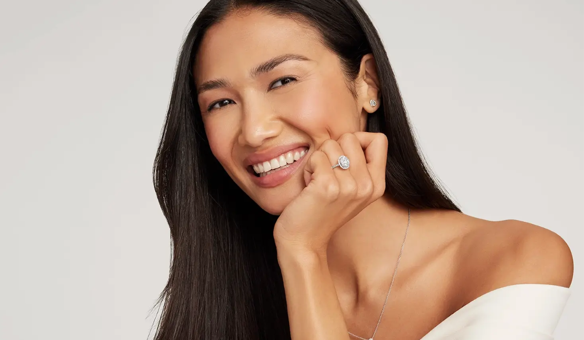 Woman wearing Blue Nile jewelry