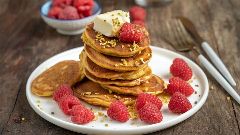 (walk off weight) Pancakes with raspberries and honey in a plate