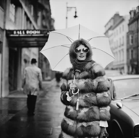 <p>Dove/Daily Express/Hulton Archive/Getty</p> American actress Hunnicutt, London, December 1968