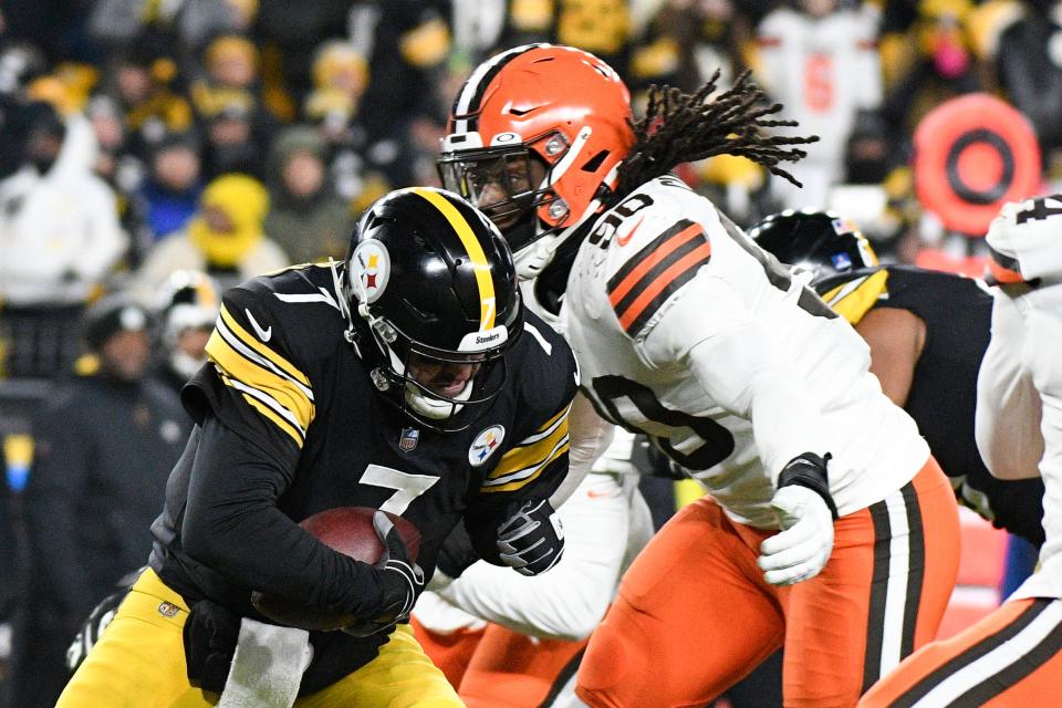 Cleveland Browns defensive end Jadeveon Clowney (90) sacks Pittsburgh Steelers quarterback Ben Roethlisberger (7) during the first half an NFL football game, Monday, Jan. 3, 2022, in Pittsburgh. (AP Photo/Don Wright)