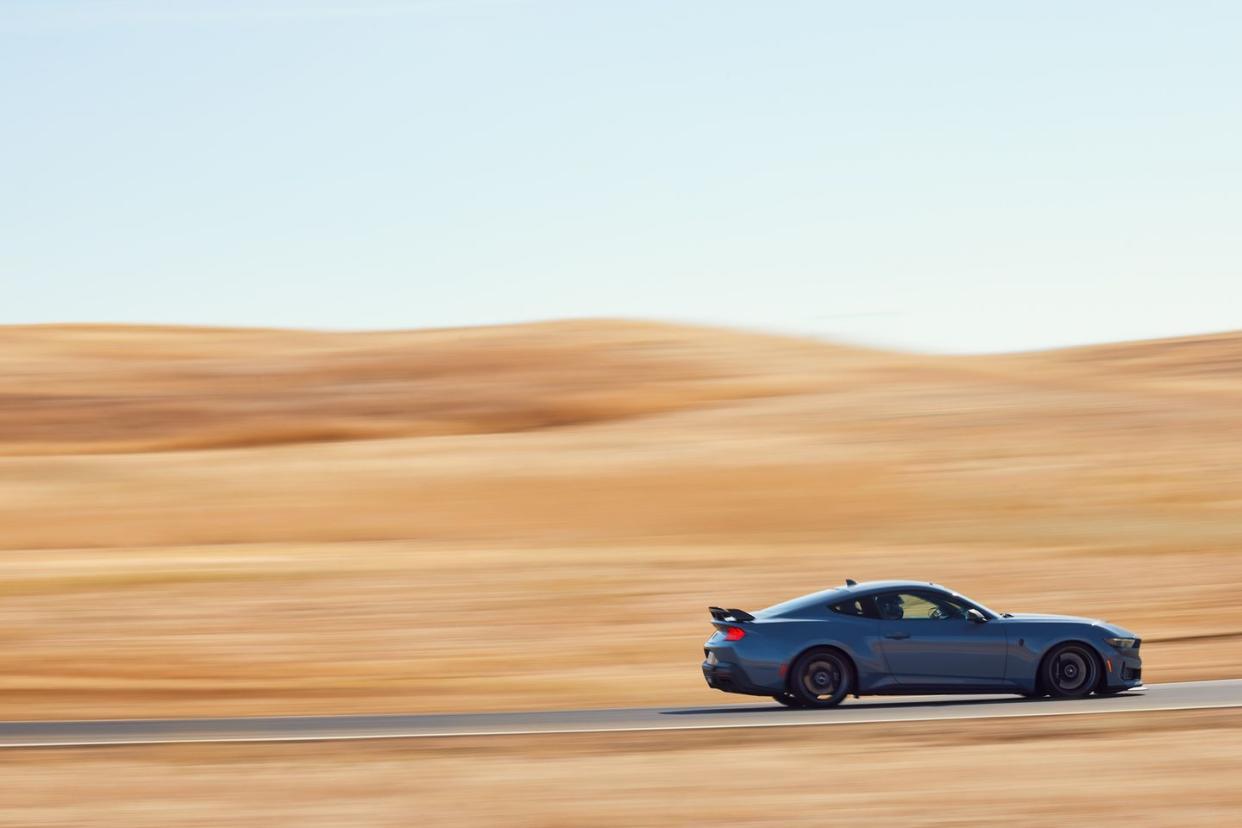 2024 ford mustang dark horse