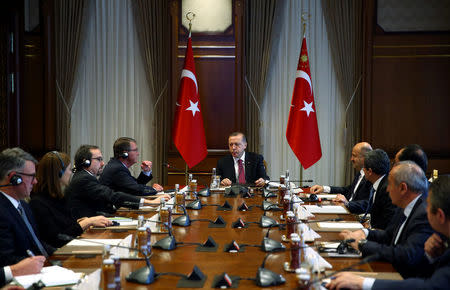 Turkey's President Tayyip Erdogan (C) meets with U.S. Defense Secretary Ash Carter (4th L) as they are flanked by Defense Minister Fikri Isik (5th R) and officials from Turkey and U.S. at the Presidential Palace in Ankara, Turkey, October 21, 2016. Kayhan Ozer/Presidential Palace/Handout via REUTERS