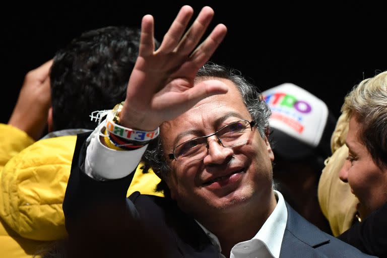 Newly elected Colombian President Gustavo Petro celebrates  in Bogota, on June 19, 2022 after winning the presidential runoff election on June 19, 2022. - Ex-guerrilla Gustavo Petro was on Sunday elected the first ever left-wing president of crisis-wracked Colombia after beating millionaire businessman rival Rodolfo Hernandez after a tense and unpredictable election. (Photo by Daniel MUNOZ / AFP)