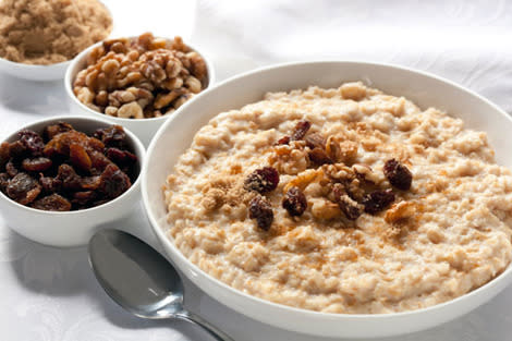 Oatmeal and nuts: a healthy meal that can actually help you to loose weight. 