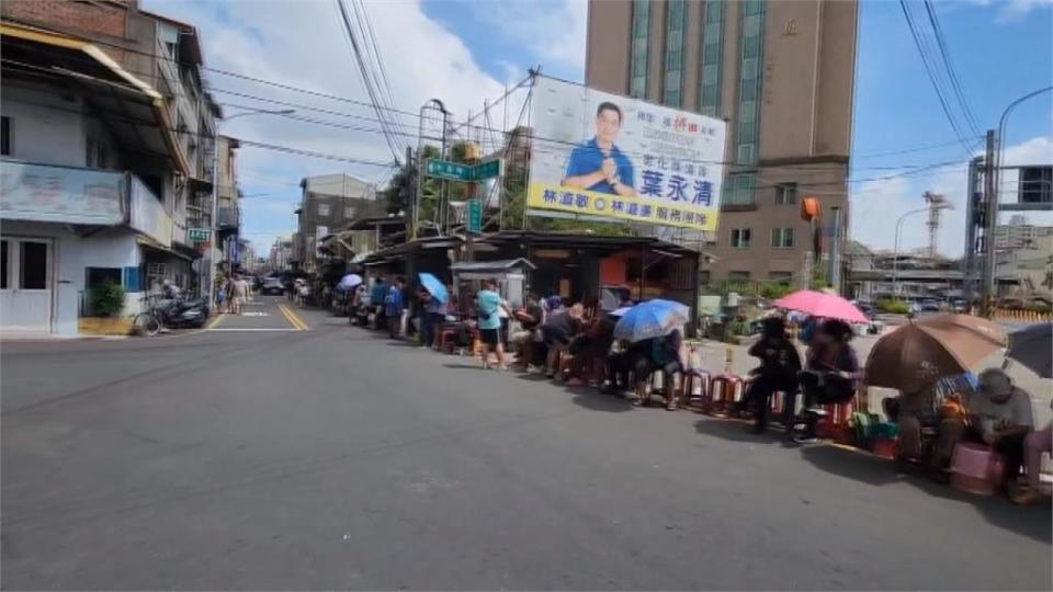 彰化知名蛋黃酥店爆代購亂象！　黑夜排隊擾人清夢！警維持秩序