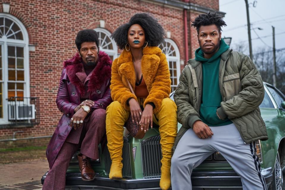 They Cloned Tyrone - BTS - (L to R) Jamie Foxx (Producer) as Slick Charles, Teyonah Parris as Yo-Yo and John Boyega as Fontaine on the set of They Cloned Tyrone. Cr. Parrish Lewis/Netflix © 2023.