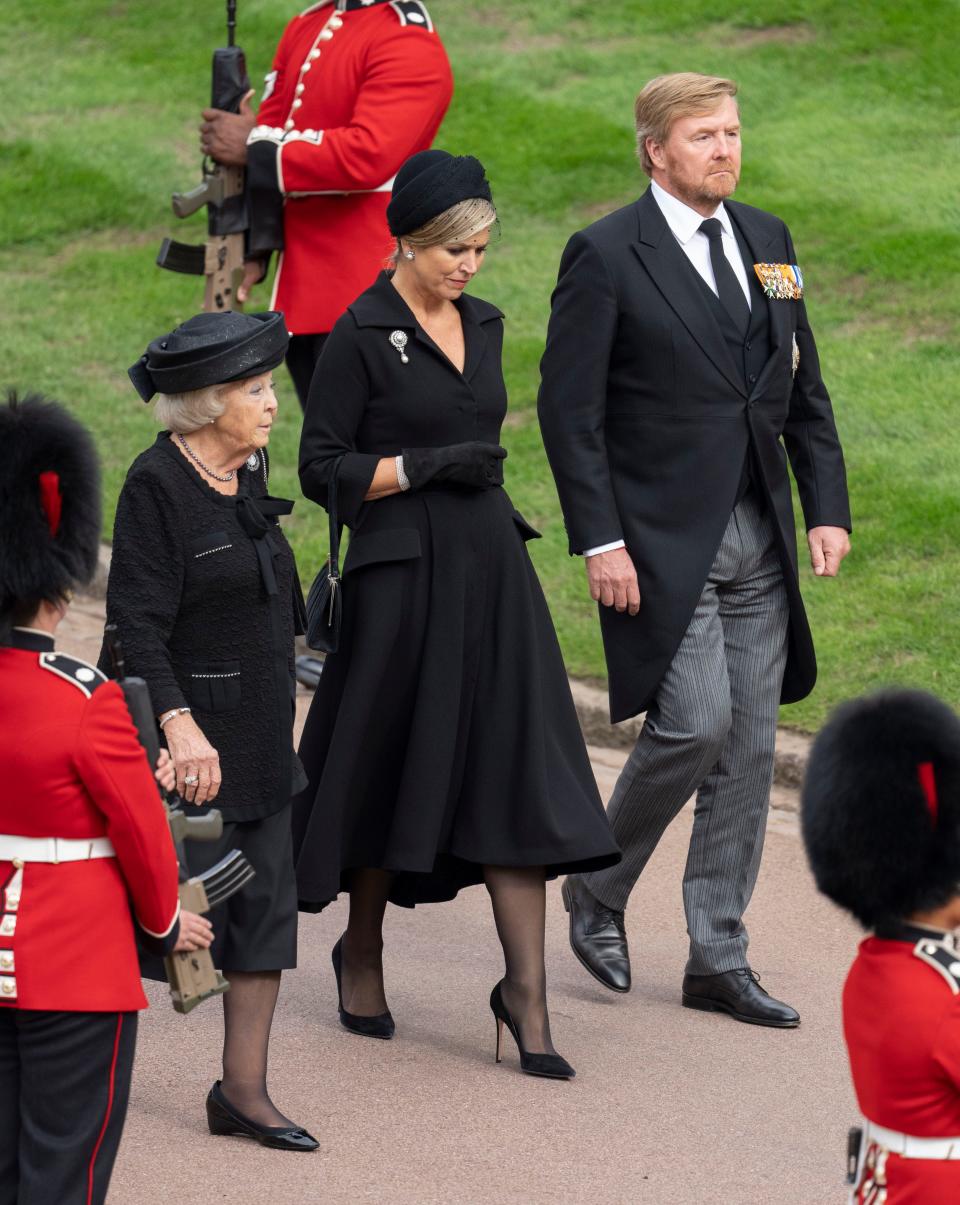 King Willem-Alexander of the Netherlands and Queen Maxima of the Netherlands with Princess Beatrix of the Netherlands at Windsor Castle on September 19, 2022 in Windsor, England.