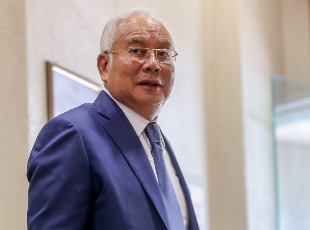 Former prime minister Datuk Seri Najib Razak is pictured at the Kuala Lumpur High Court Complex, September 17, 2019. ― Picture by Firdaus Latif