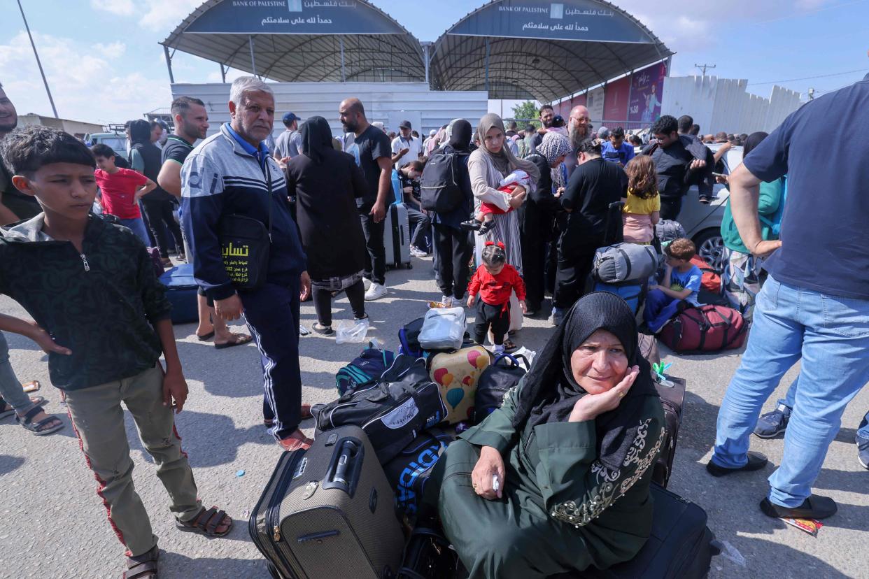 Palestinians, some with foreign passports hoping to cross into Egypt (AFP via Getty Images)