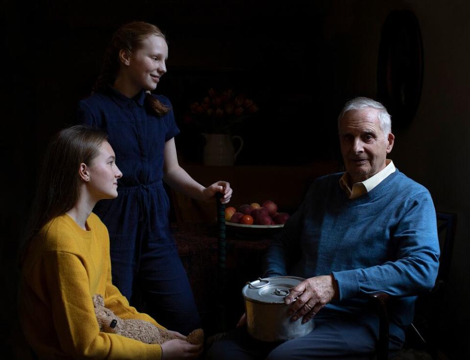 Steven Frank and his granddaughters Maggie and Trixie Fleet | The Duchess of Cambridge