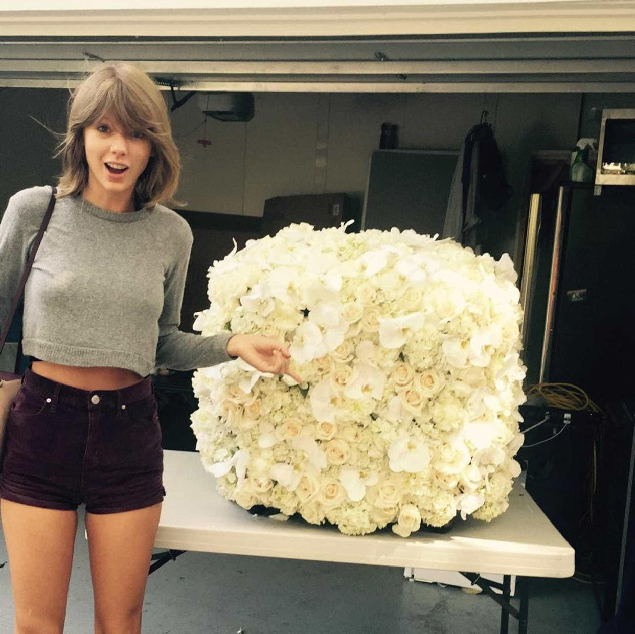 Taylor Swift loves bouquets. (Photo: Instagram/Taylor Swift)