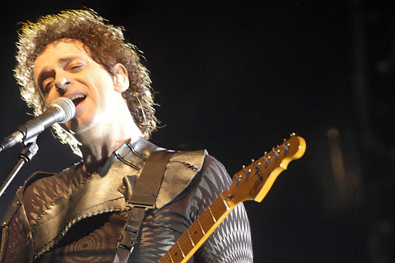 Gustavo Cerati durante su concierto el 3/8/2006 en el Coliseo de Puerto Rico