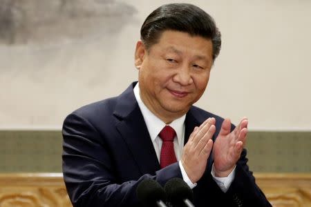 China's President Xi Jinping claps after his speech as he and other new Politburo Standing Committee members meet with the press at the Great Hall of the People in Beijing, China October 25, 2017. REUTERS/Jason Lee - RC1D31307660