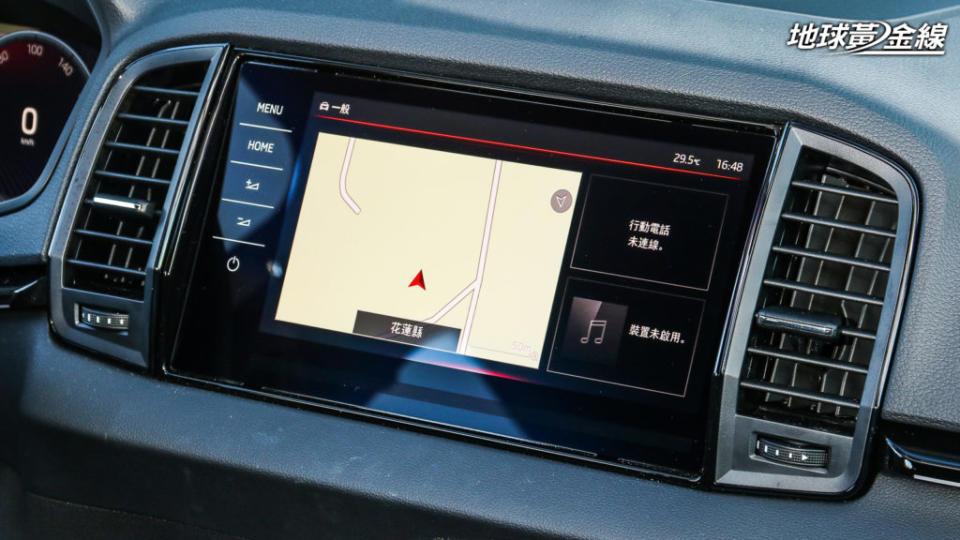 9.2吋中央觸控螢幕為小改款Karoq全車系標配。(攝影/ 陳奕宏)