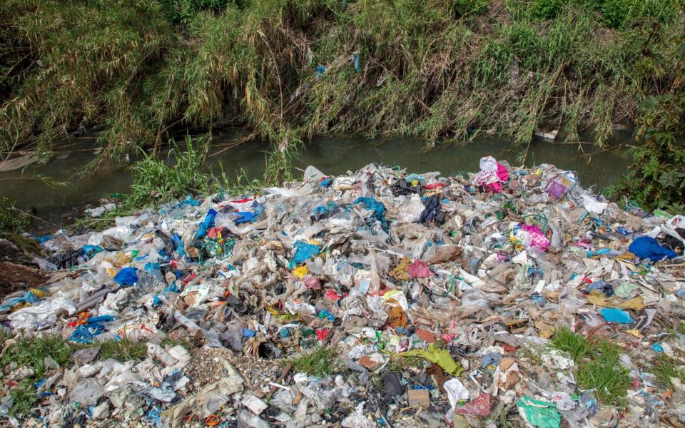 Plastic waste dumped and burned in Adana province in Turkey, as revealed by Greenpeace - Caner Ozkan/Greenpeace 