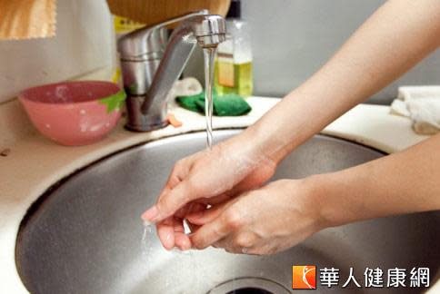 H7N9疫情越演越烈，醫師提醒，保持良好個人衛生習慣， 加強洗手次數，並使用肥皂確實清洗。