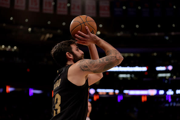 NEW YORK, NEW YORK – JANUARY 24: Ricky Rubio #13 of the Cleveland Cavaliers shoots a three point shot in the second quarter against the New York Knicks at Madison Square Garden on January 24, 2023 in New York City. NOTE TO USER: User expressly acknowledges and agrees that, by downloading and or using this photograph, User is consenting to the terms and conditions of the Getty Images License Agreement. (Photo by Elsa/Getty Images)