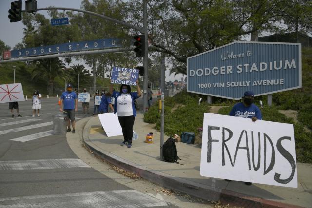 Dodgers fans' unrelenting hatred for Carlos Correa is a beautiful thing