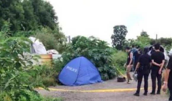 ▲今（5）日下午2點多，有民眾行經彰化縣北斗鎮環保公園後方產業道路時，驚見草叢邊倒臥一名男子，明顯死亡。（圖／翻攝畫面）