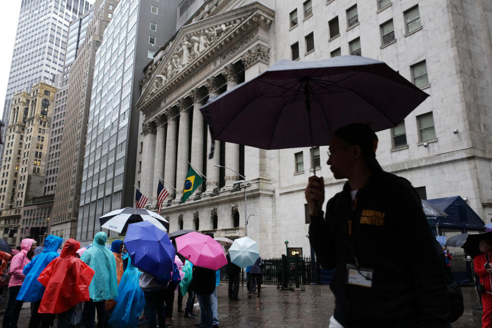 Fachada de la Bolsa de Nueva York el martes 13 de mayo de 2019. (AP Photo/Mark Lennihan)