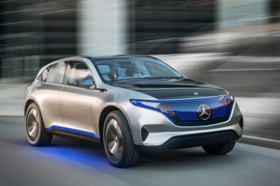 在之前車展Mercedes-Benz 也展示出多款電動車，圖中為首款EQ電動車EQC將於2019年量產上市。