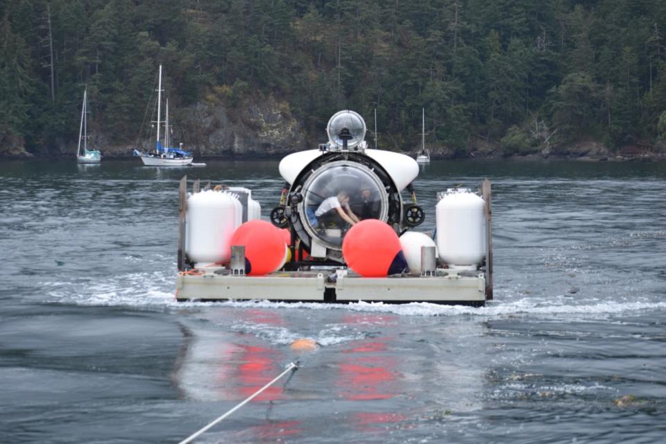 Towing sub to dive site